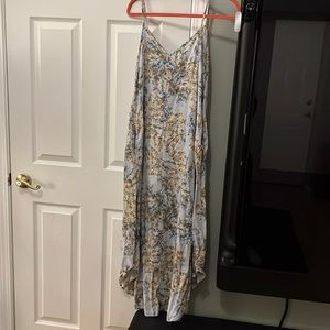 Gorgeous floral dress with pockets 💗